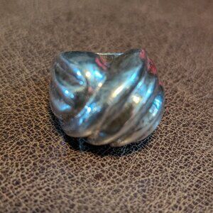 Vintage Sterling Silver Women’s Ring – Size 5.5–6  Textured Design – 925 Stamped